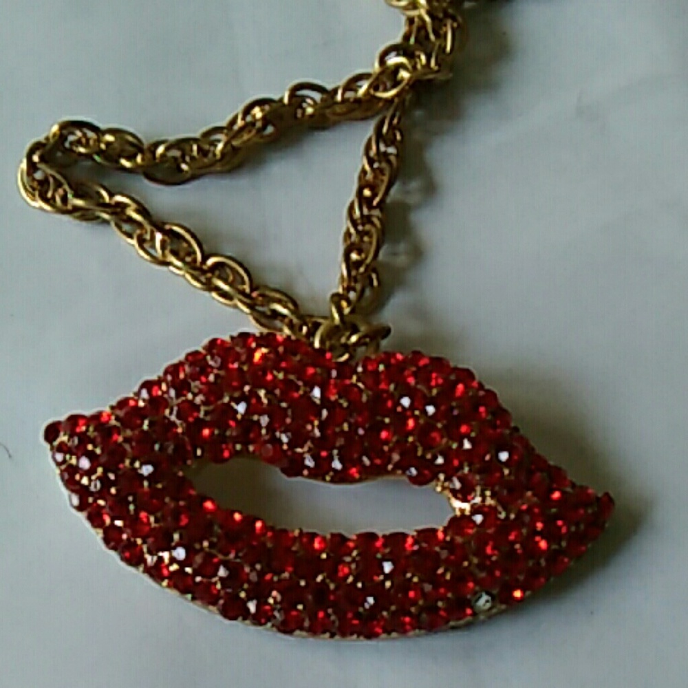 Red lips statement necklace sale